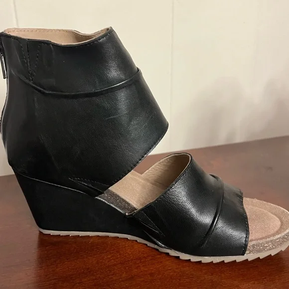 Diba True "Next N Line" Black Leather Wedge Sandals 10 NWOT - Picture 9 of 16